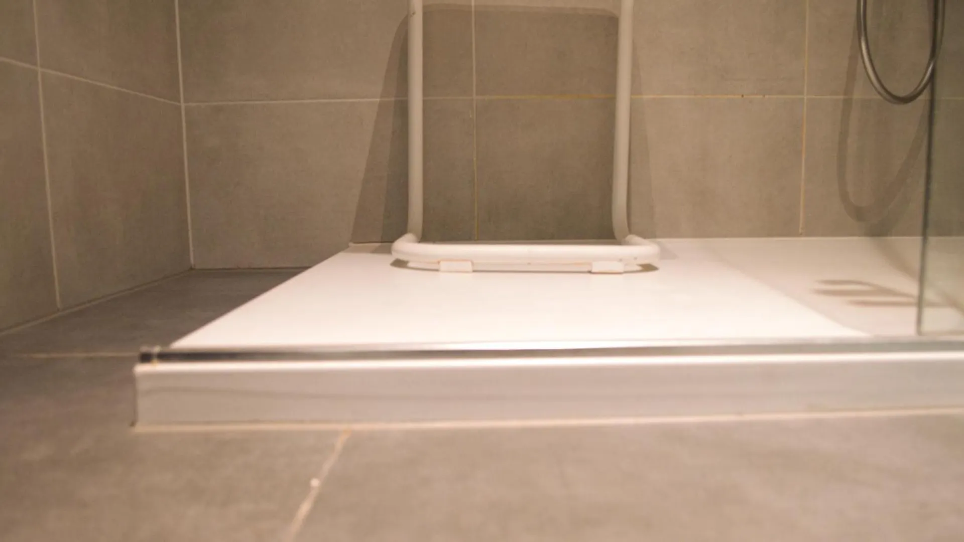 1Br Apt Metro Hopital Erasme Bordet Handicapt Friendly 브뤼셀 0*,  벨기에
